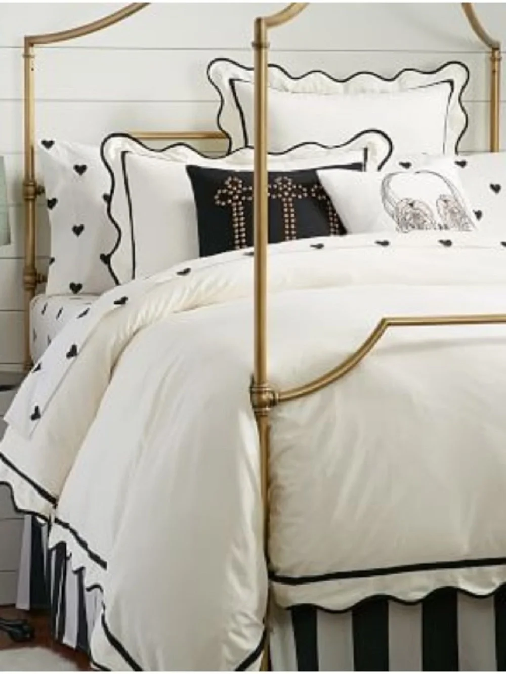 Pottery Barn Teen Cream and Black Scalloped Heart Comforter Set